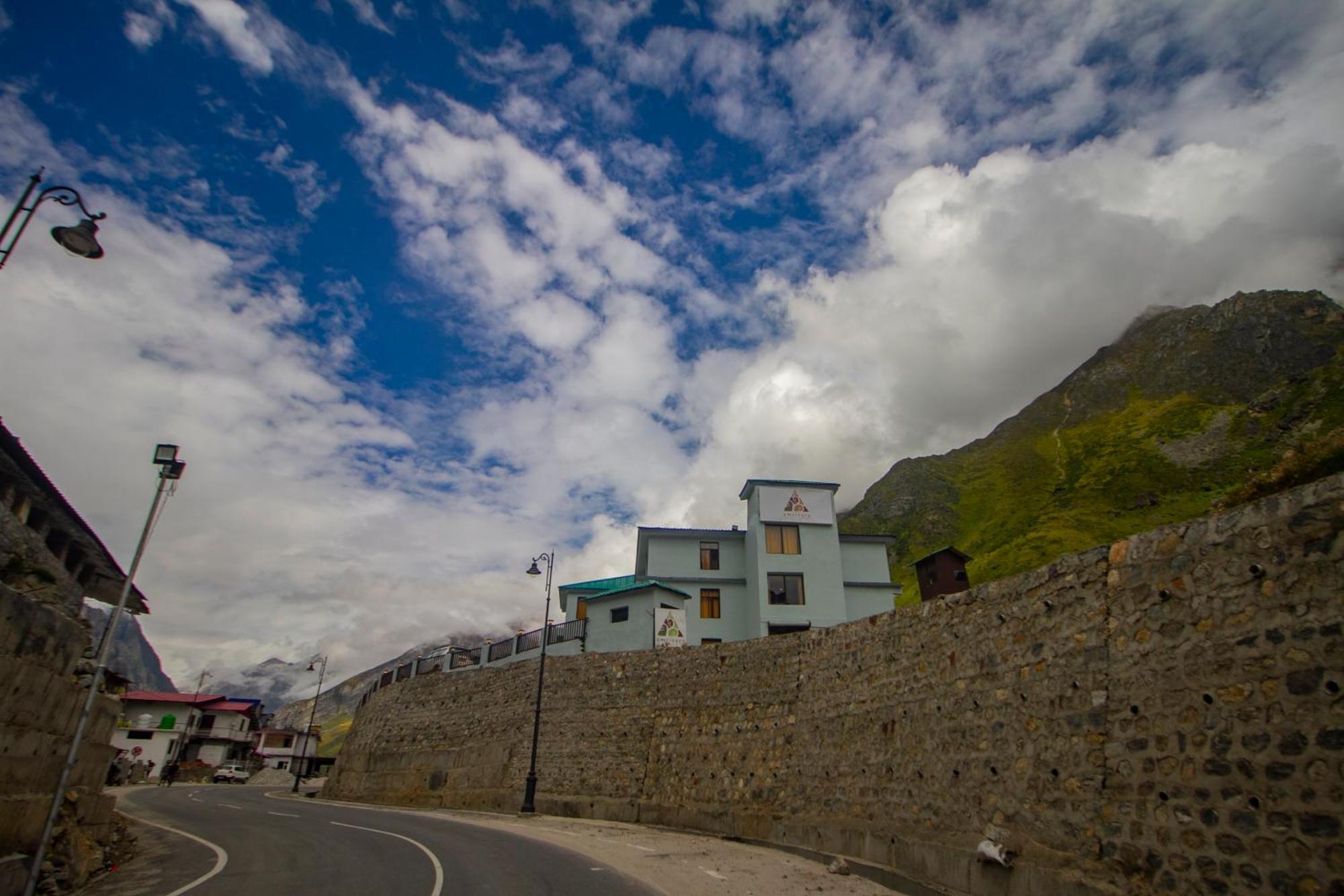 Amritara The Avadh Hotel Badrinath Buitenkant foto