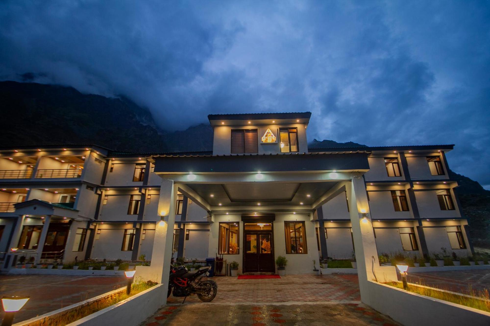 Amritara The Avadh Hotel Badrinath Buitenkant foto